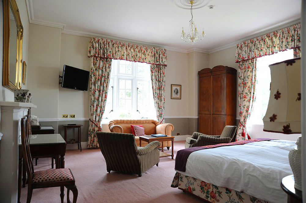 Willington Hall Hotel Tarporley Exteriör bild