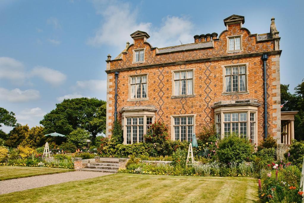 Willington Hall Hotel Tarporley Exteriör bild