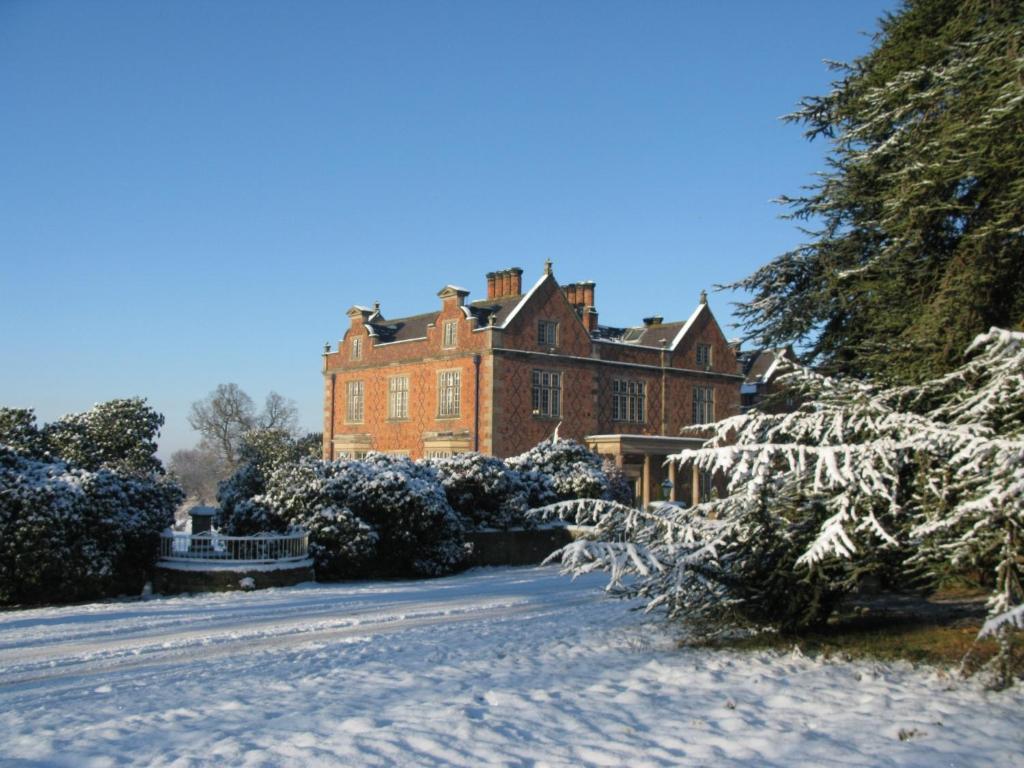 Willington Hall Hotel Tarporley Exteriör bild