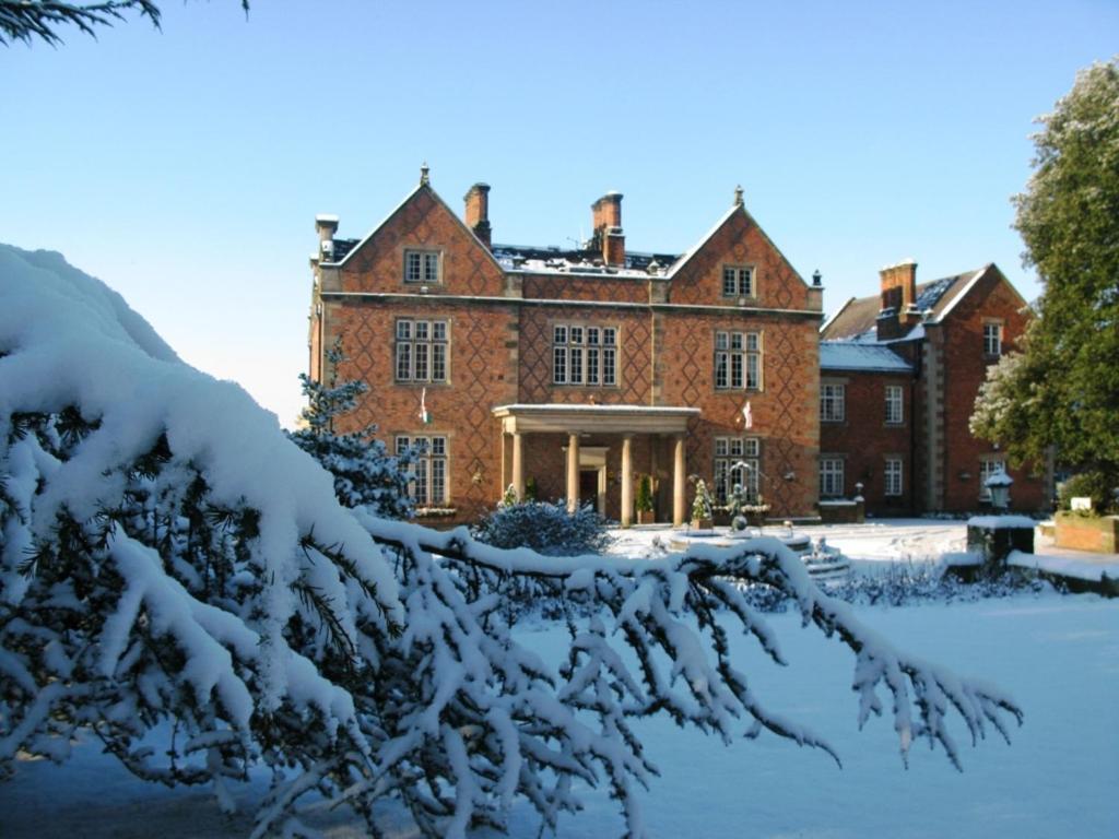 Willington Hall Hotel Tarporley Exteriör bild