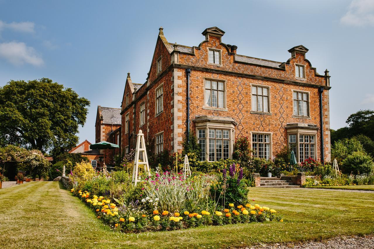 Willington Hall Hotel Tarporley Exteriör bild