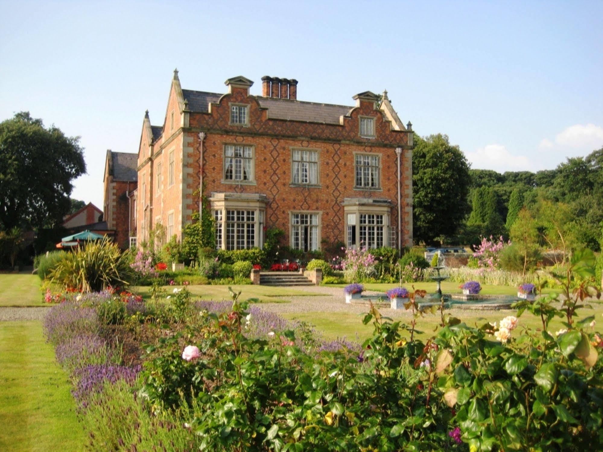 Willington Hall Hotel Tarporley Exteriör bild