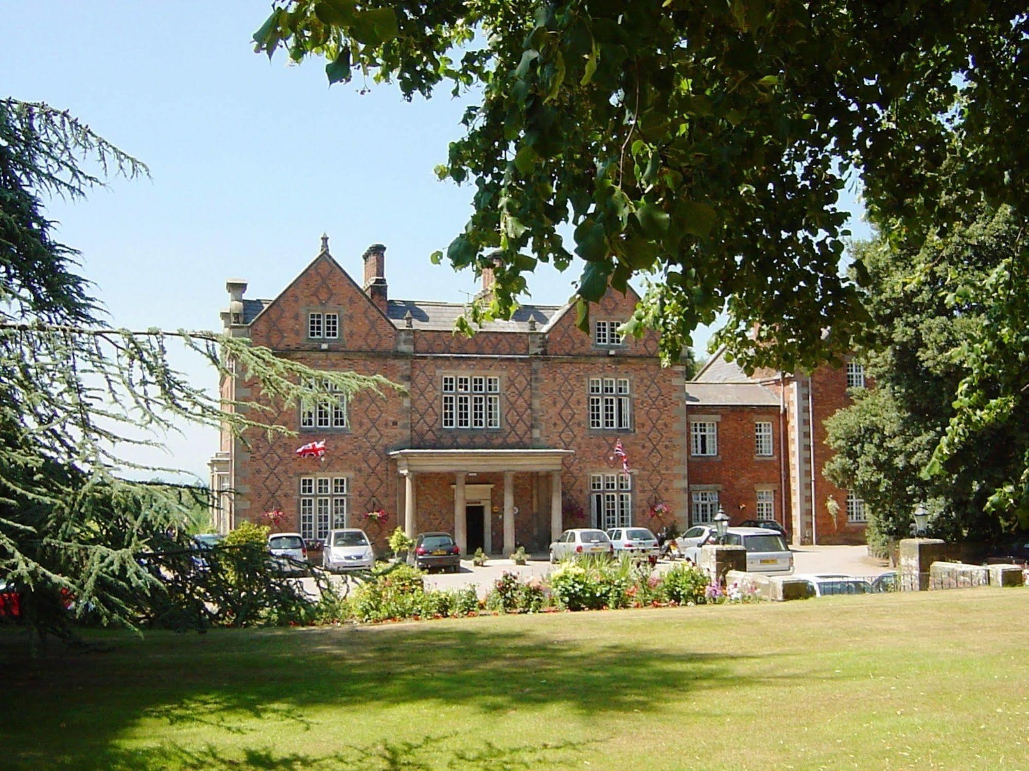 Willington Hall Hotel Tarporley Exteriör bild