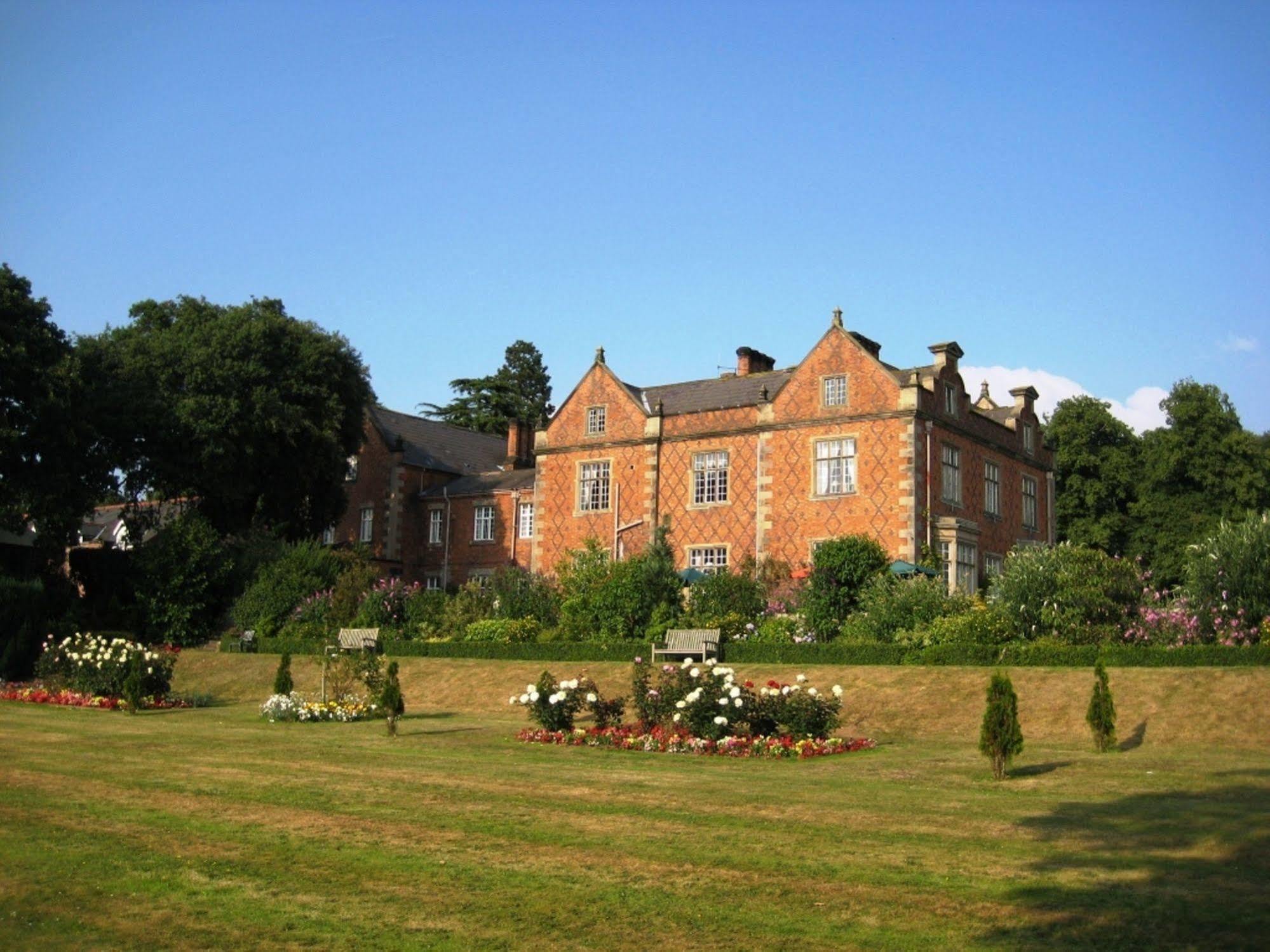 Willington Hall Hotel Tarporley Exteriör bild