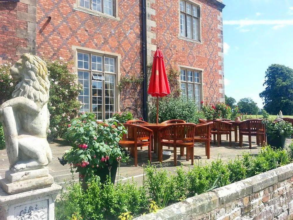 Willington Hall Hotel Tarporley Exteriör bild
