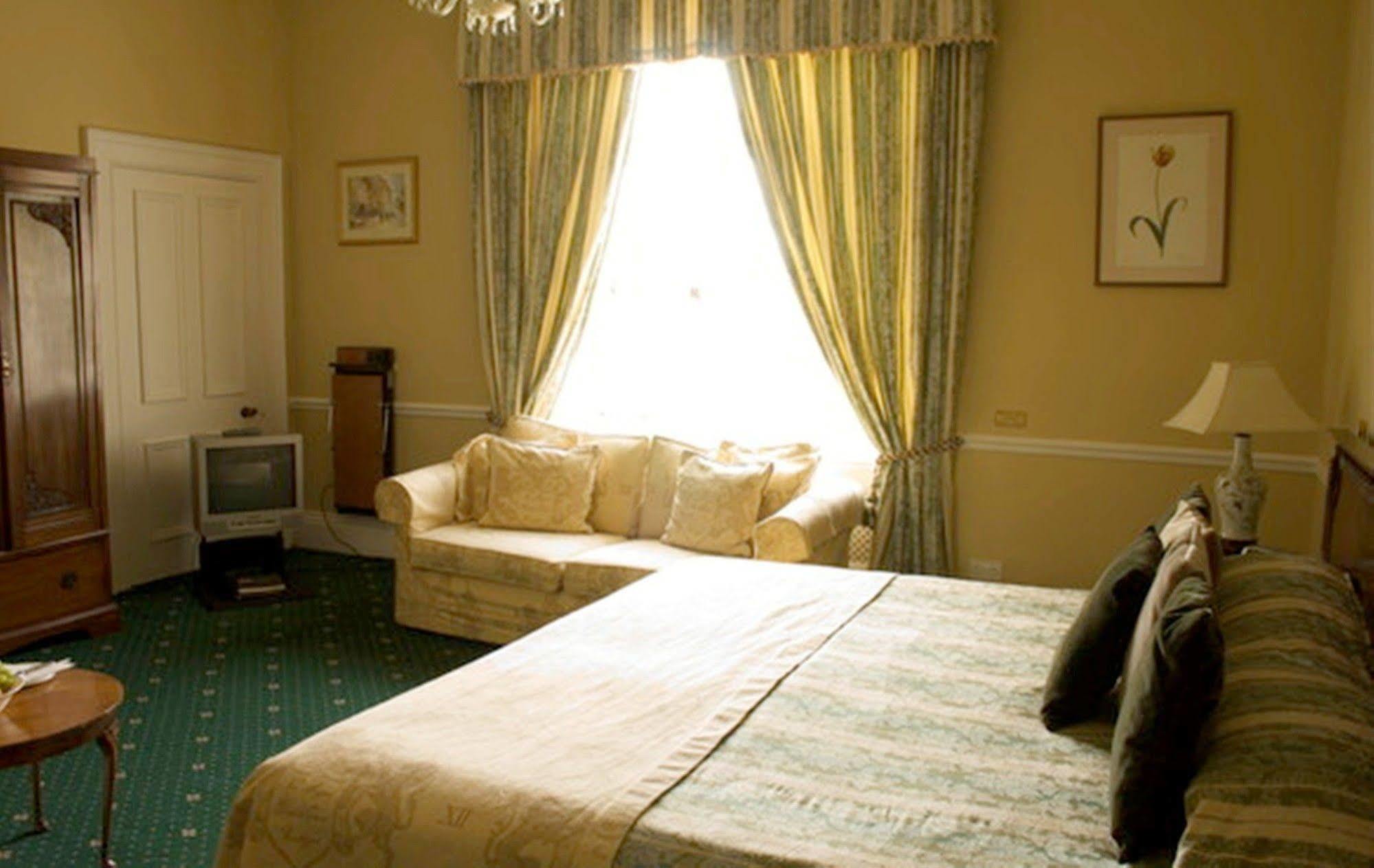 Willington Hall Hotel Tarporley Exteriör bild